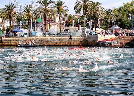 Natación en una prueba de Triathlon Series