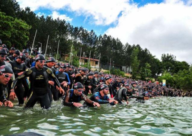 Salida del Half Pamplona Triathlon