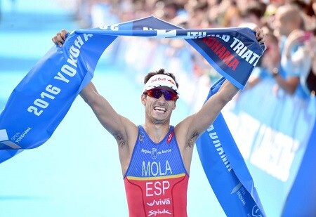 Mario Mola ganando en Yokohama