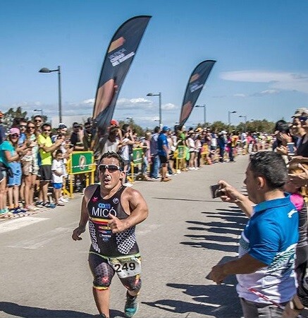 Raul Mico Paratriatleta en carrera a pie