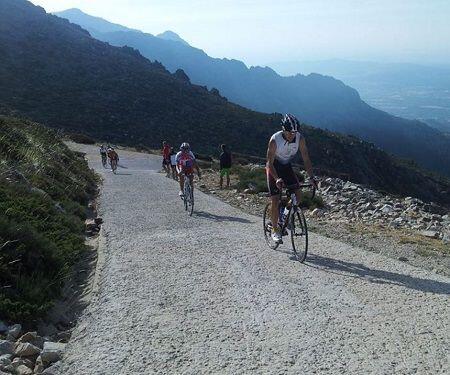 Triatlón Bola Mundo subida ciclista