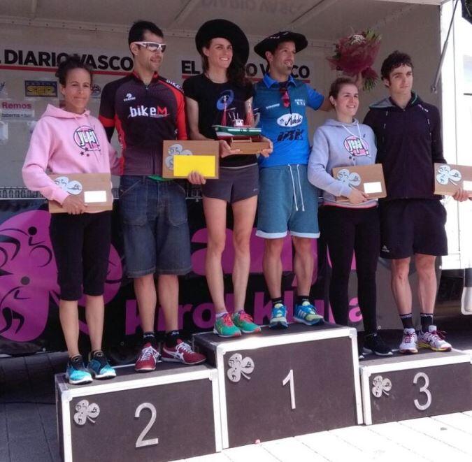 Gwen Jorgensen gana el triatlón de Pasais
