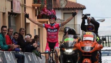 Mavi García compitiendo en ciclismo