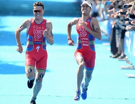 Gómez Noya and Mario Mola running in a sprint