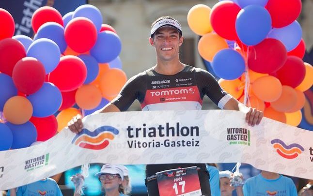 Iván Alvarez ganador Triathlon Vitoria
