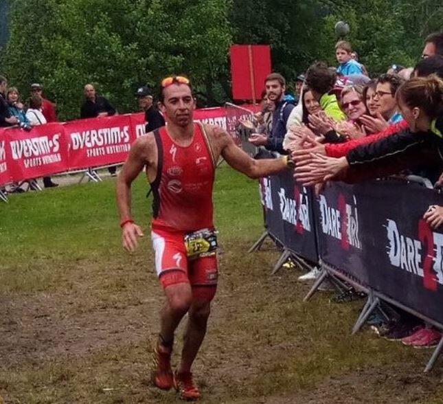 Rubén Ruzafa entrando en meta en XTERRA Francia