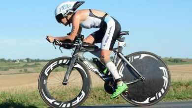 Gurutze Frades en el sector ciclista de un ironman