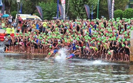 Tarragona Triathlon Swimming Start