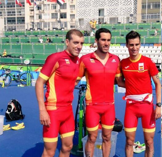 Alarza, Mola y Chente en los boxes