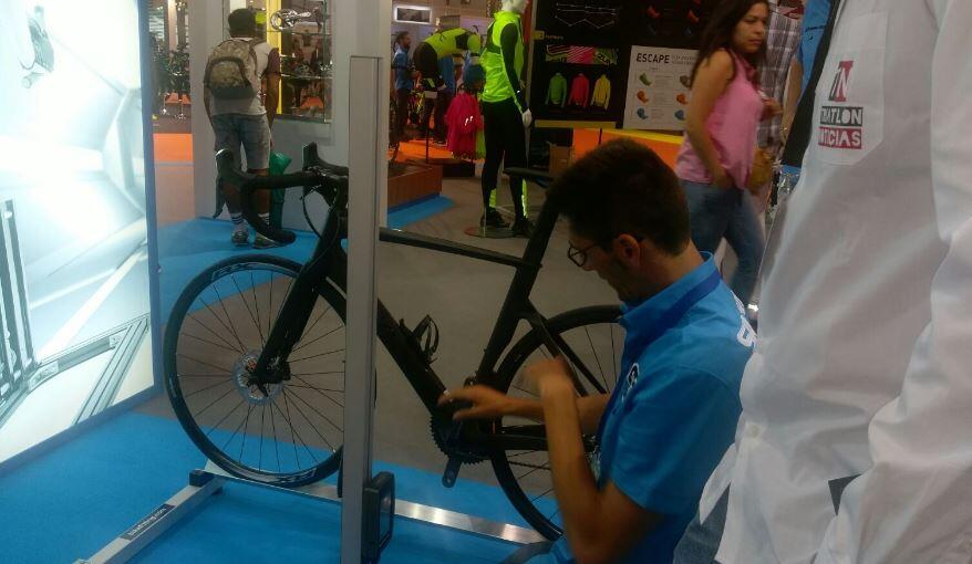 Bitfitting no estande de shimano na Unibike