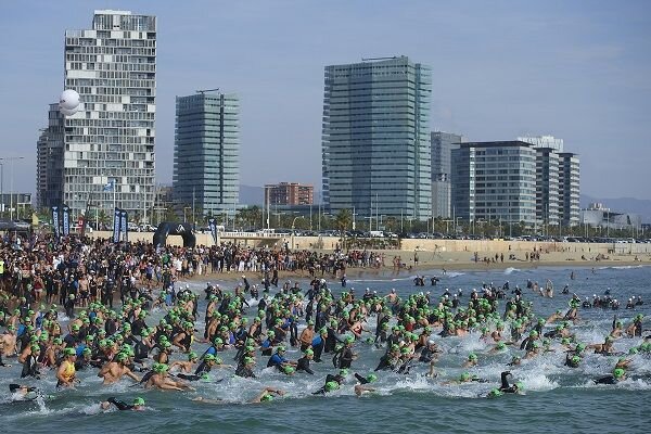 Inizio del nuoto Triathlon di Barcellona