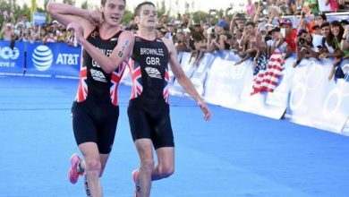 Ayuda de Alistair Bronwlee a su hermano Jonathan en la Gran final de Cozumel