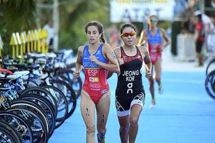 Cecilia Santamaría comptieendo in Cozumel