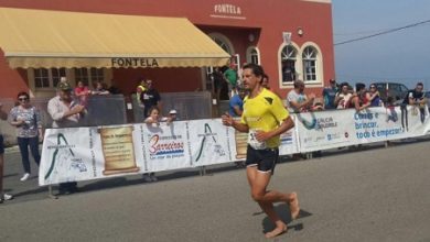Iván Raña corriendo descalzo en la carrera de Benquerencia Terra Mar