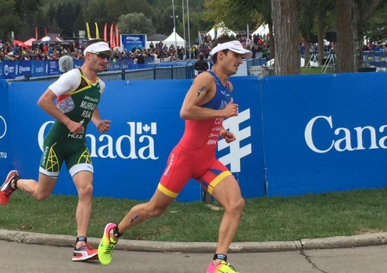 Mario Mola corriendo en Edmonton