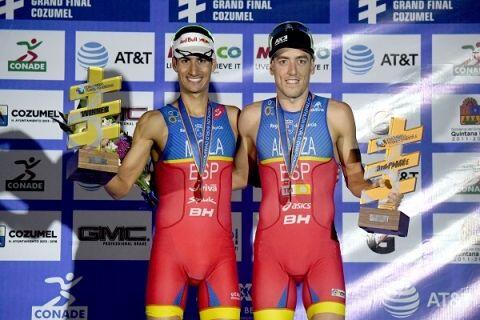 Mario Mola and Fernando Alarza on the podium of the triathlon 2016 Ranking