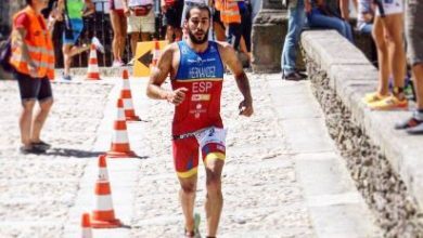 Vicente Hernández compitiendo en triatlón
