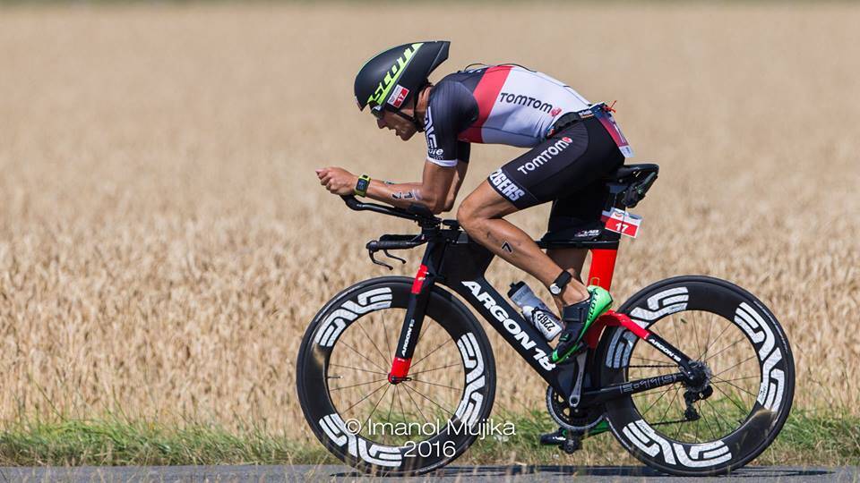 Ciclsita en ironman Kona