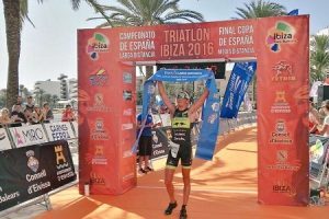 Gustavo Rodriguez and Dolça Ollé Spanish Champions of Long Distance Triathlon 2016