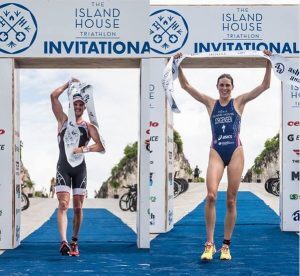 Richard Murray et Gwen Jorgensen rencontrent les prévisions et gagnent l'Island House Triathlon.