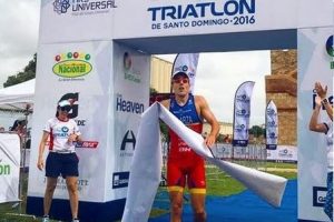Doppelter Fernando Alarza und Camila Alonso im Triathlon von Santo Domingo