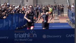 Richard Murray and Lucy Hall win at the Triathlon World Cup in Cape Town