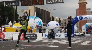 Ein „paralympischer“ Hase gewinnt den Barcelona-Marathon in seinem ersten Test über diese Distanz