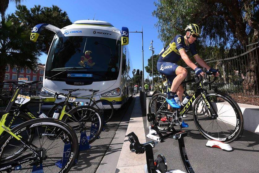 Cycliste, échauffement, rouleau