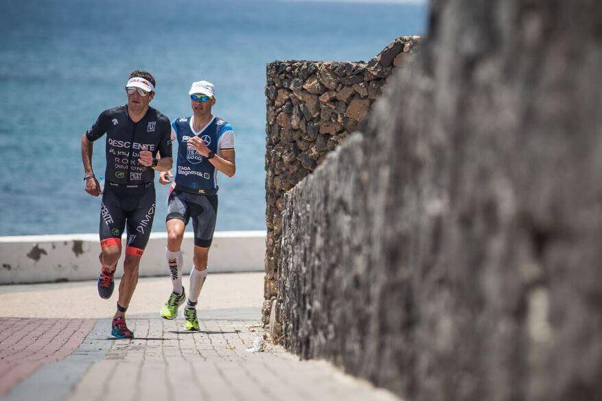 Jesse Thomas no setor de carreira do ironman lanzarote