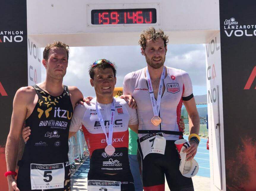 Pódio dos homens do vulcão Triathlon