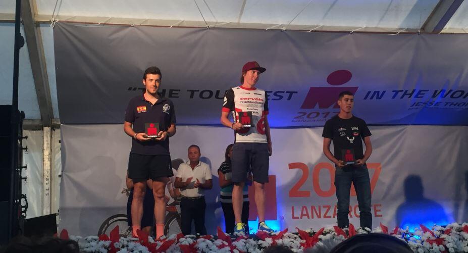 Santiago Moralejo auf dem Podium des Ironman Lanzarote