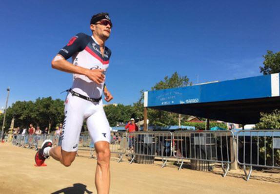 Jan Frodeno im Tor des iornman 70.3 Barcelona