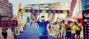Ricardo Abad courra un marathon… Faire le tour des arènes de Pampelune