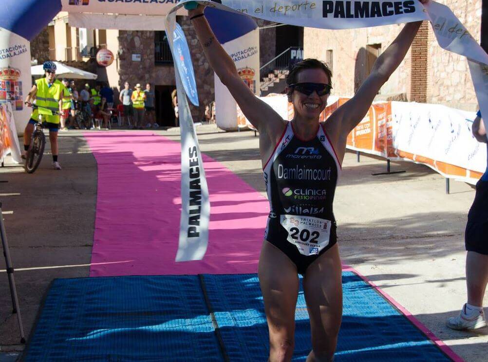 Marina Damlaimcourt ganando el Triatlón de Palmaces en 2016