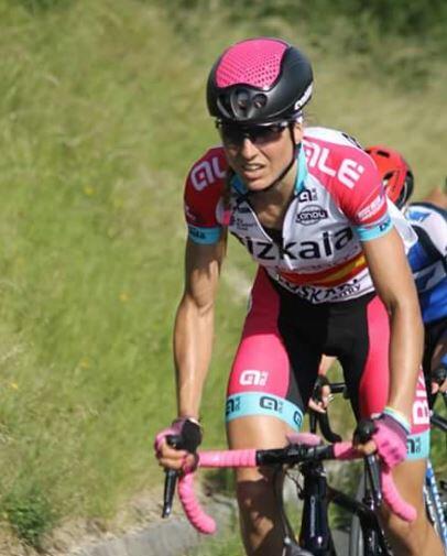 Mavi García en competición ciclista