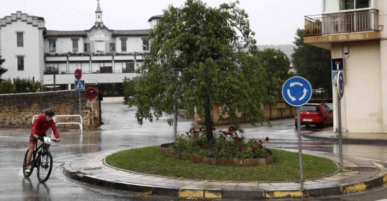 A cyclist run by an octogenarian dies in a roundabout