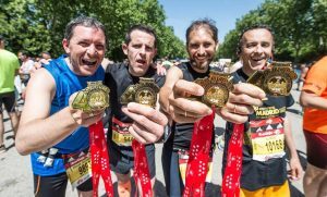 Bonne initiative: les retraités après le km 30 du marathon Edp Rock 'n' Roll de Madrid, gratuit en 2018