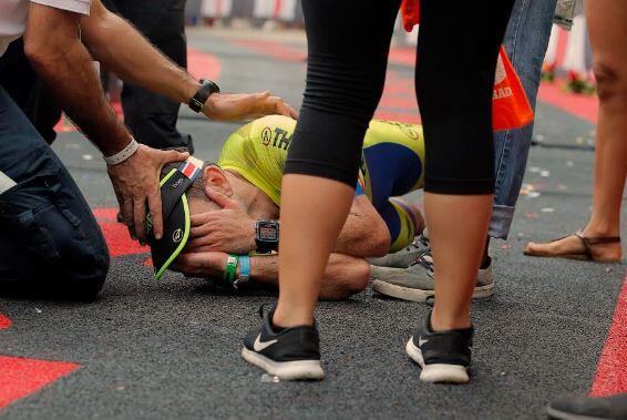 Triatleta colpito da un colpo di calore al traguardo