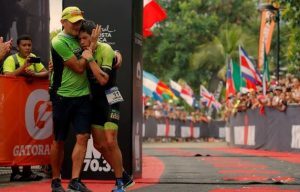 Vários triatletas com insolação no Ironman 70.3 da Costa Rica É necessário terminar um teste a todo custo com essas condições?