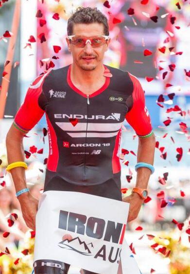 Iván Raña winning Ironman Austria