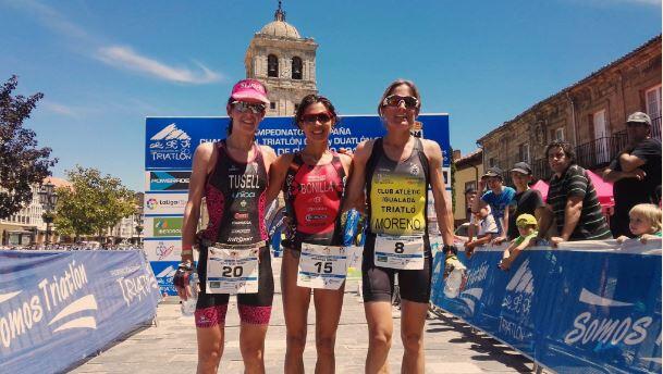 Pódio feminino campeonato duatlon cros espanha