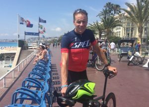 Rob Barel baja de las 10 horas en el Ironman Niza con 60 años