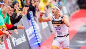 Carlos López cerca di fare la storia e qualificarsi per Kona all'Ironman di Amburgo
