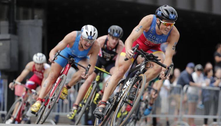 Javier Gómez Noya sulla bicicletta