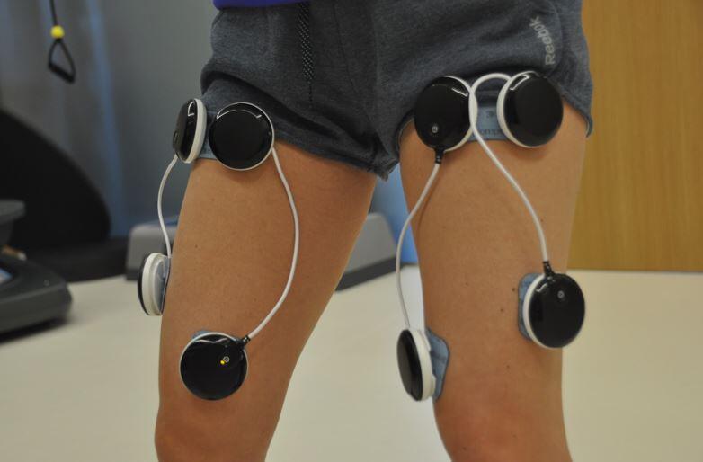 I work with Compex Wireless to strengthen quadriceps