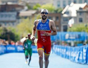 Vicente Hernández, at a firm pace is among the 13 best athletes in the WTS