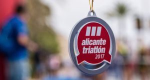 Grande final de festa no triatlo de Alicante com a competição olímpica e de sprint.