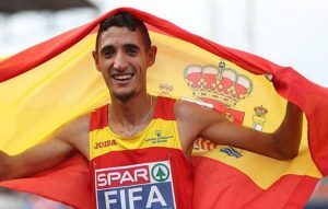 Die Polizei stoppt den europäischen Leichtathletik-Champion in einer Anti-Doping-Operation in Barcelona