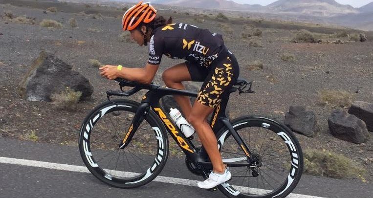 Saleta Castro and Carlos Aznar compete in “the hell” of Ironman Malaysia