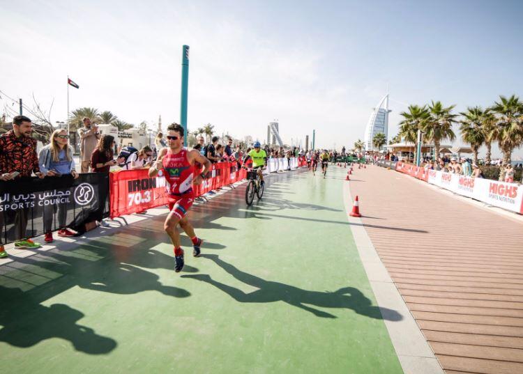 Javier Gomez Noya vence o Ironman703dubhai